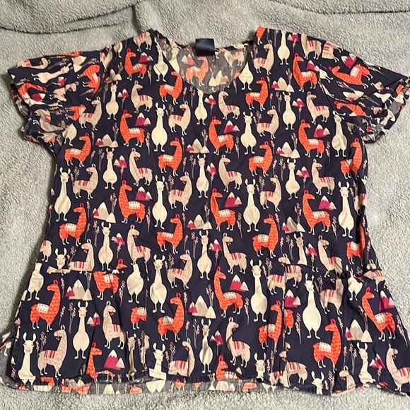 Zoe & Chloe Scrub Top - Picture 1 of 3